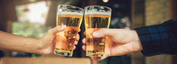 Two friend clanking beer glasses
